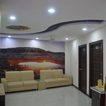 Hotel Krishna Galaxy Канпур Екстер'єр фото