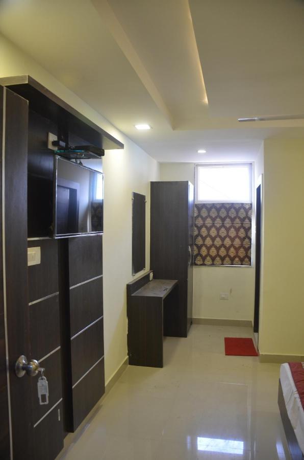 Hotel Krishna Galaxy Канпур Екстер'єр фото