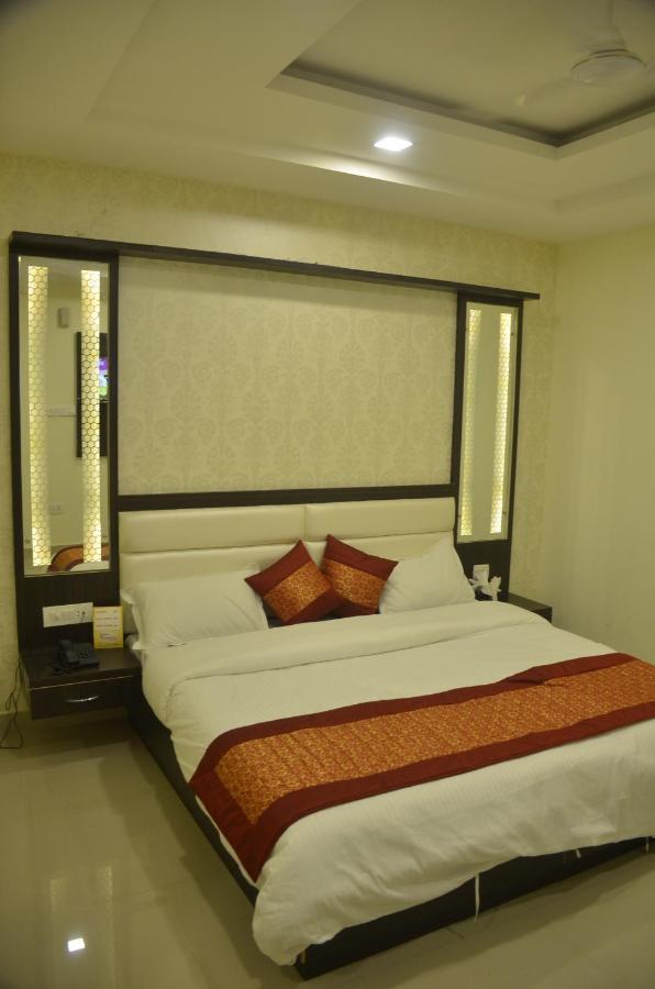 Hotel Krishna Galaxy Канпур Екстер'єр фото